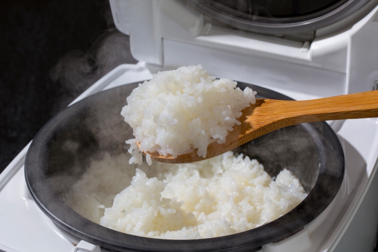 ゆげがあがる炊きたて御飯