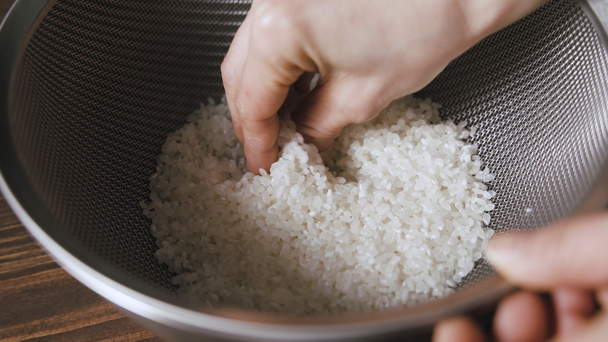 お米を洗米する2