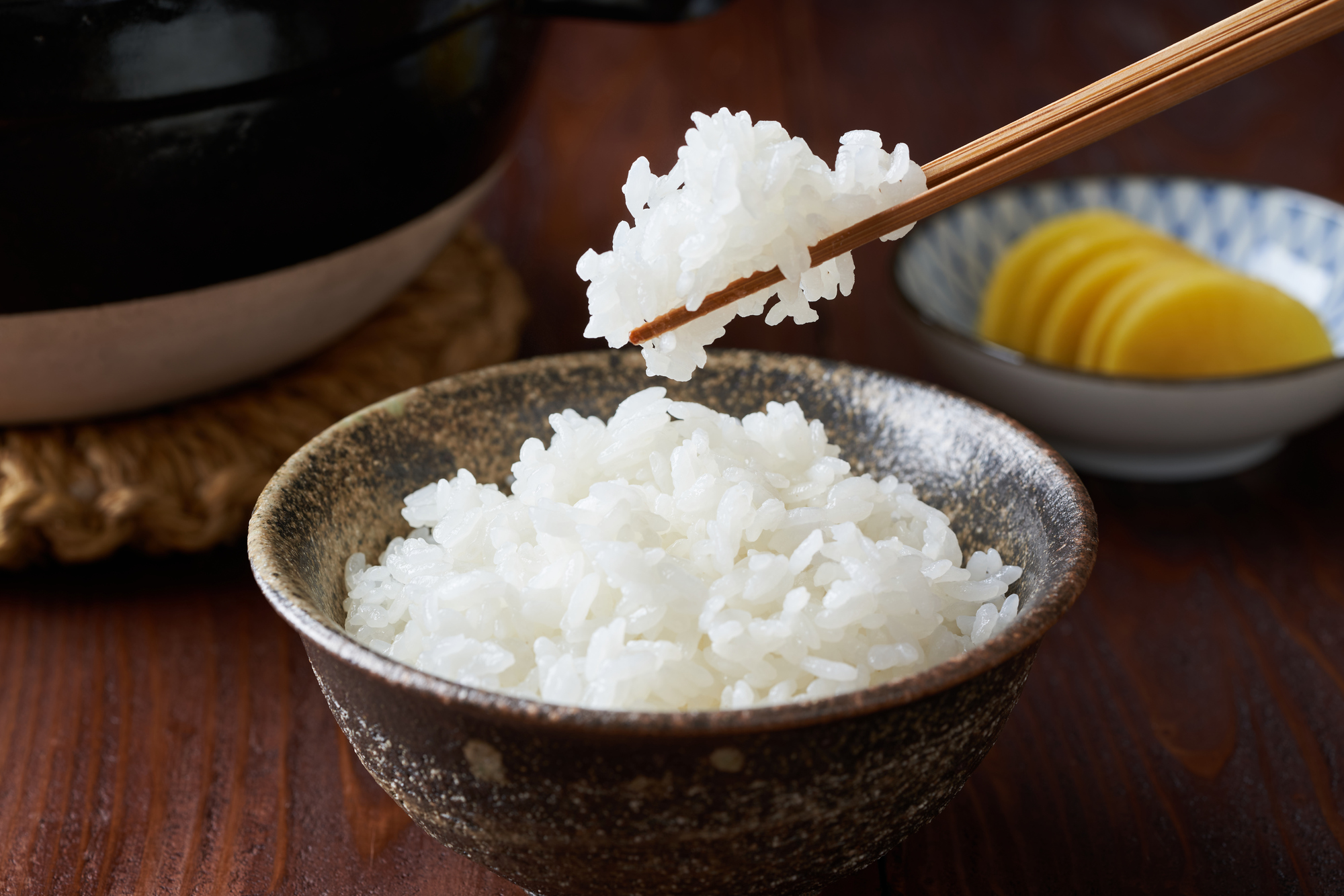 茶碗に盛り付けたご飯