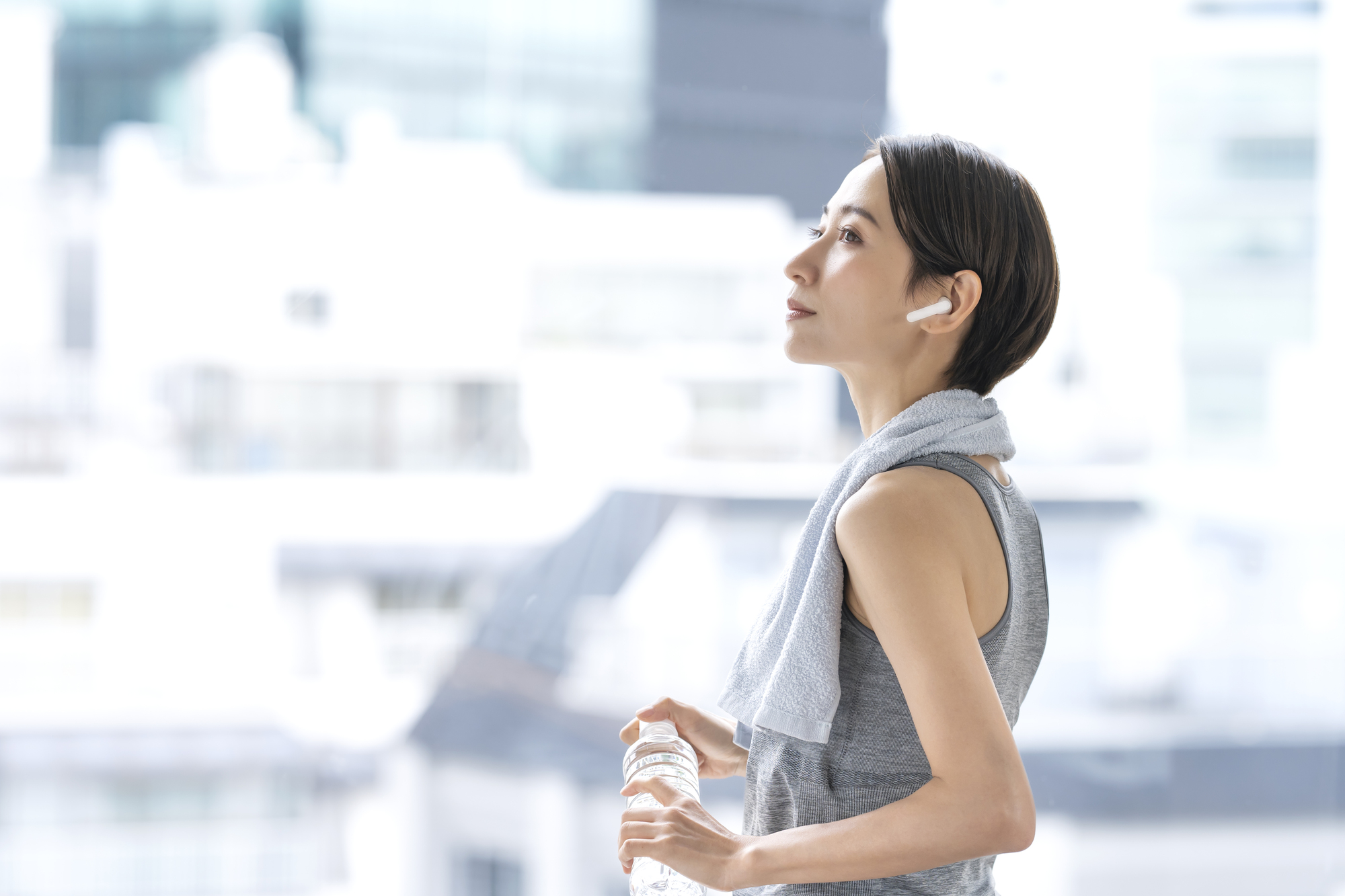 トレーニングする女性のイメージ