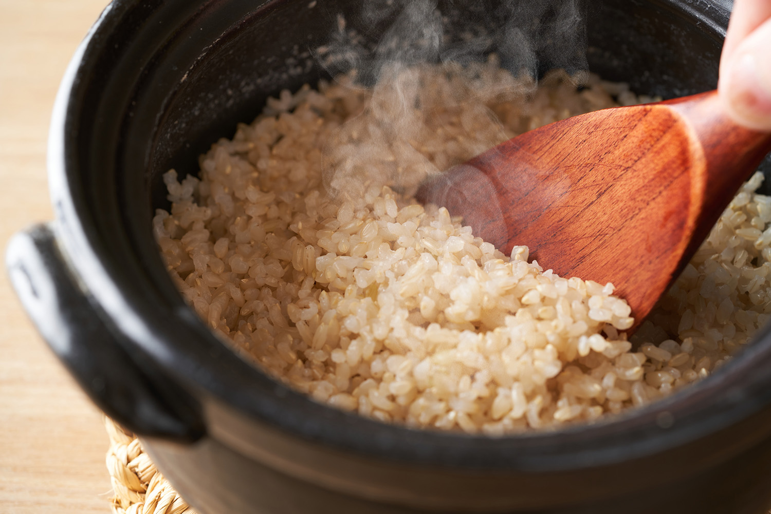 土鍋で玄米ご飯を炊くところ