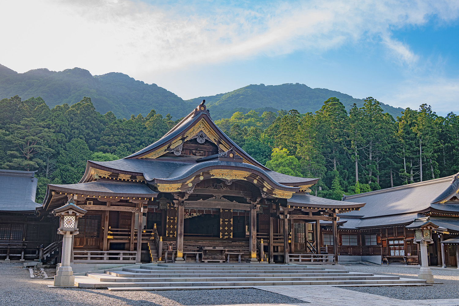 新潟県の弥彦神社