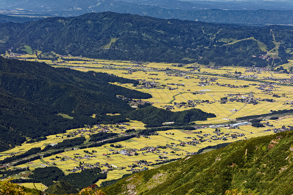 割引岳から見る魚沼平野