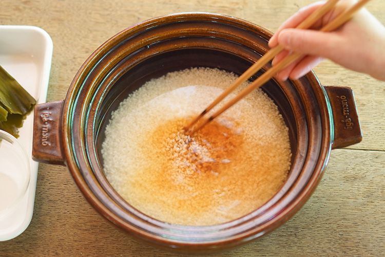 調味料を加えてひと混ぜ
