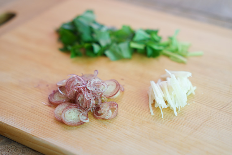薬味を切る