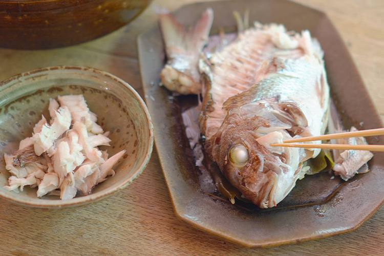鯛をほぐす