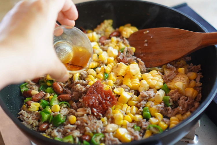 調味料を入れる