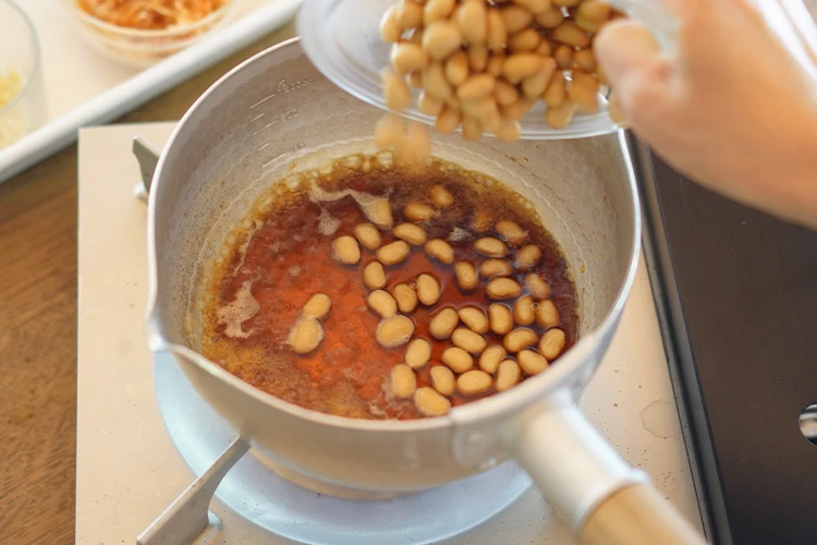 大豆を入れる